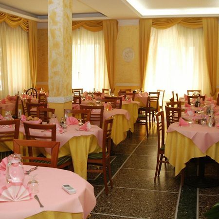 Hotel Giannella Rimini Kültér fotó