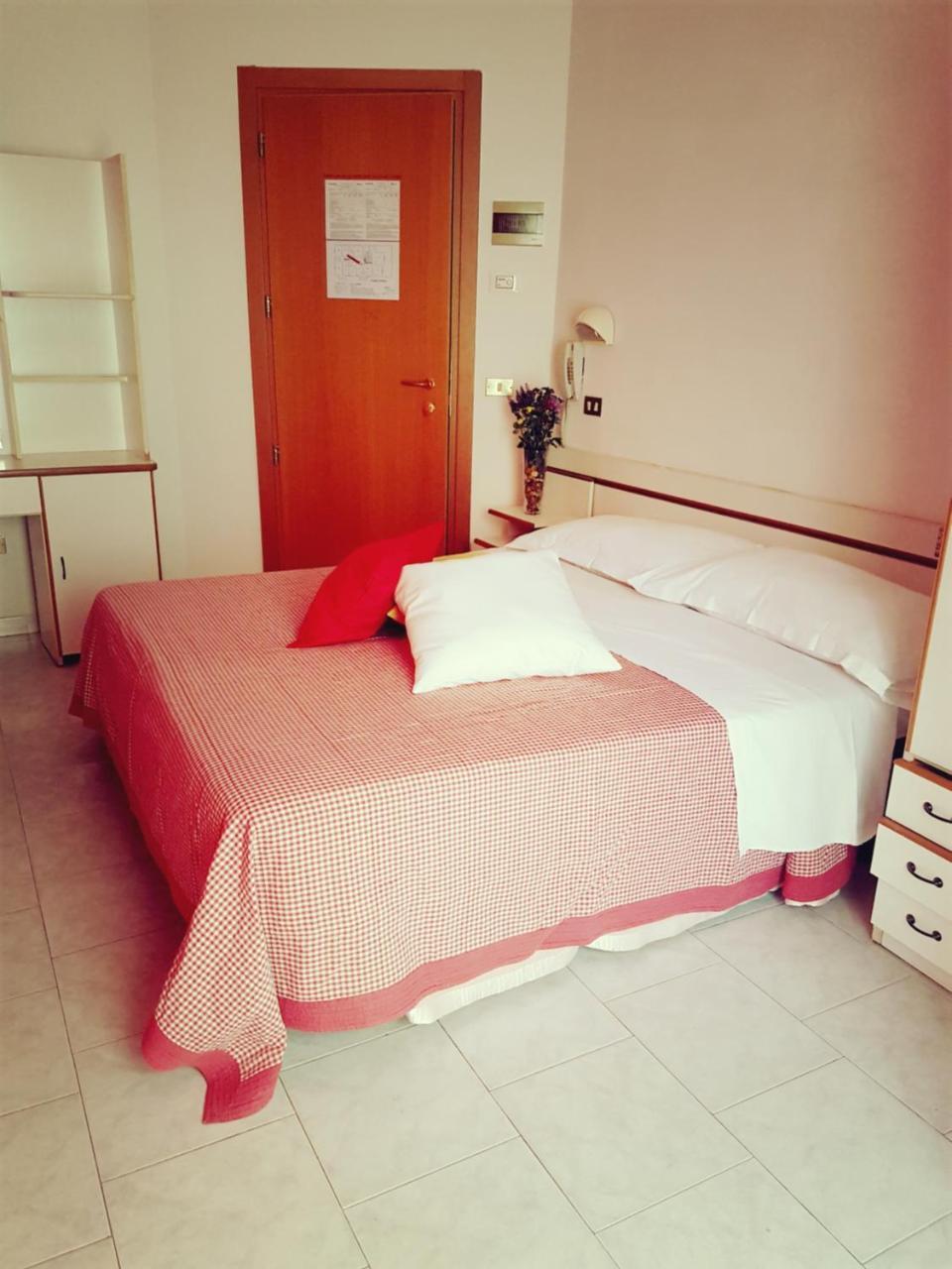 Hotel Giannella Rimini Kültér fotó